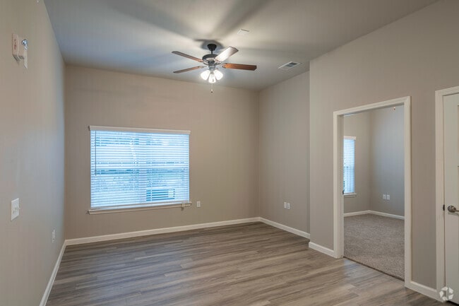 2BR, 1BA - 855SF - Beaumont Trails