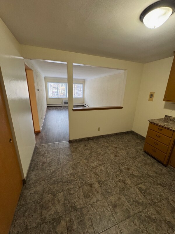 Foto del edificio - 556 Jenks Ave E