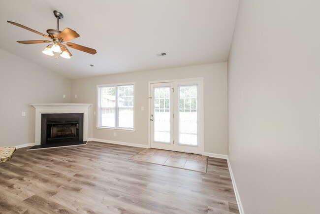 Foto del edificio - 2459 Joshua Ln