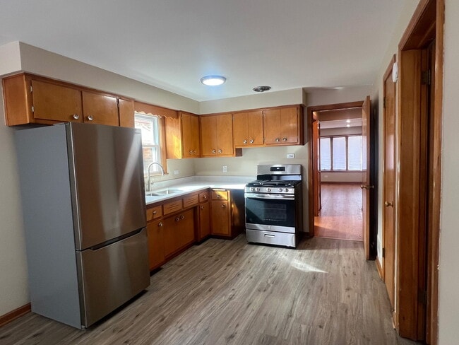 Building Photo - 6321 S Narragansett Ave