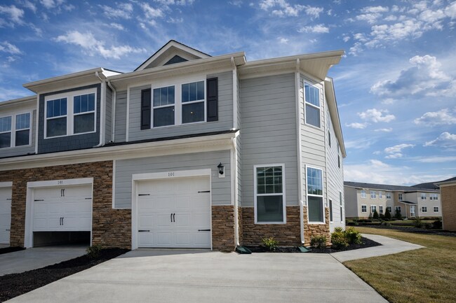 Foto del edificio - **6 Month Lease** New Construction Home-Hendersonville