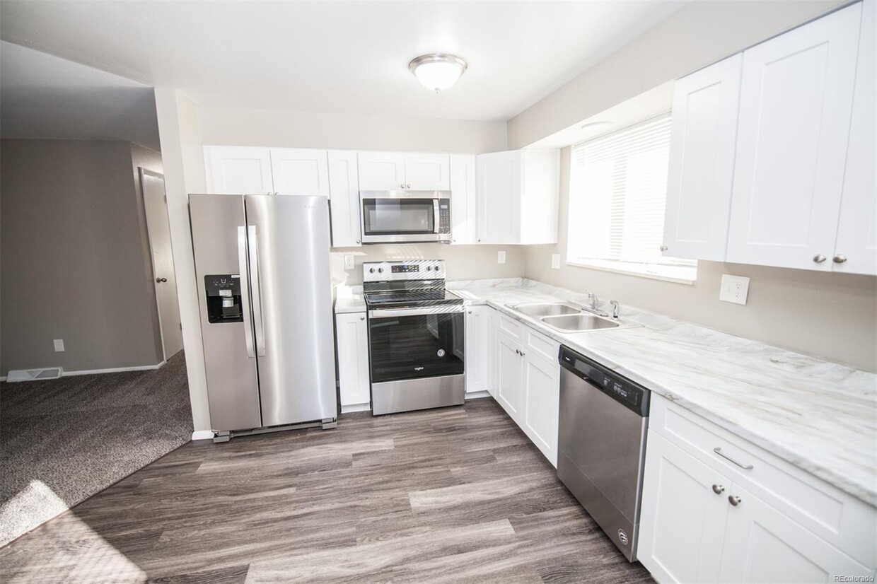 Foto principal - 4642 S Lowell Blvd