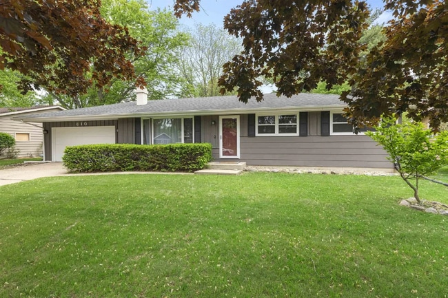 Building Photo - 810 Suffolk Dr