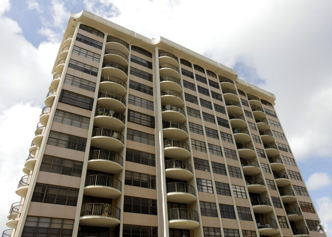 Building Photo - Coral Gables Tower