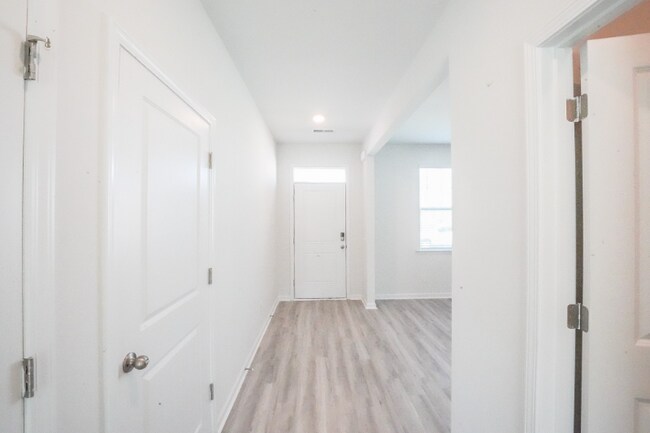 Building Photo - 158 Kraft Kove