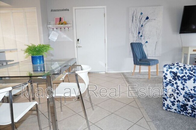 Building Photo - 1920 W Lindner Ave