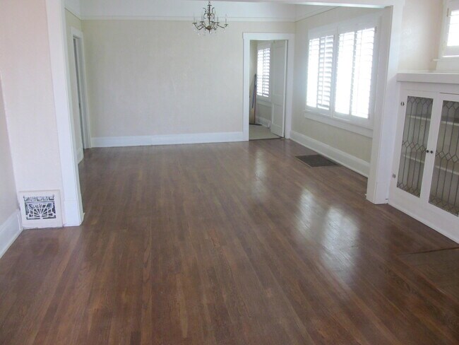 Building Photo - 3829 Trowbridge Dr