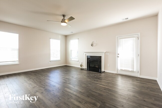 Foto del edificio - 562 Hillpark Ln