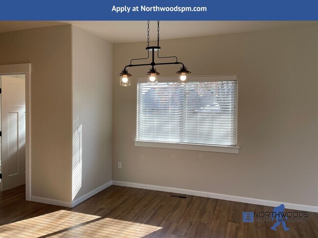 Foto del edificio - Beautiful Newer Build 1855 Square Foot 3 B...