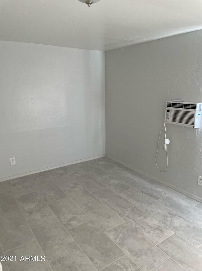 Building Photo - 8155 W Avalon Dr