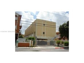Building Photo - 928 SW 3rd St
