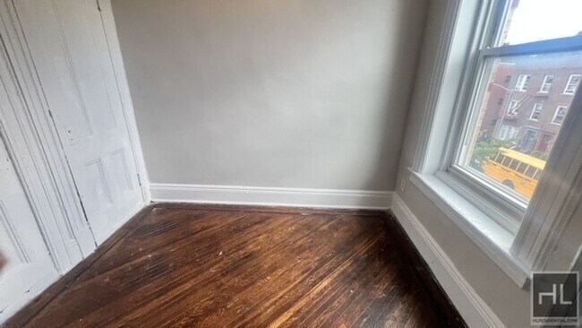 Foto del edificio - 1129 Rogers Ave