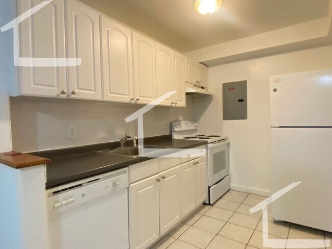 Building Photo - HOT ALLSTON LISTING!!!!