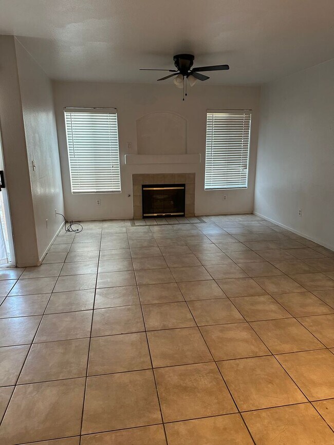 Foto del edificio - MUST SEE 2 BEDROOM CONDO!