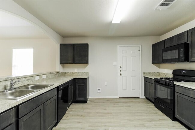 Building Photo - 2540 Shad Dr