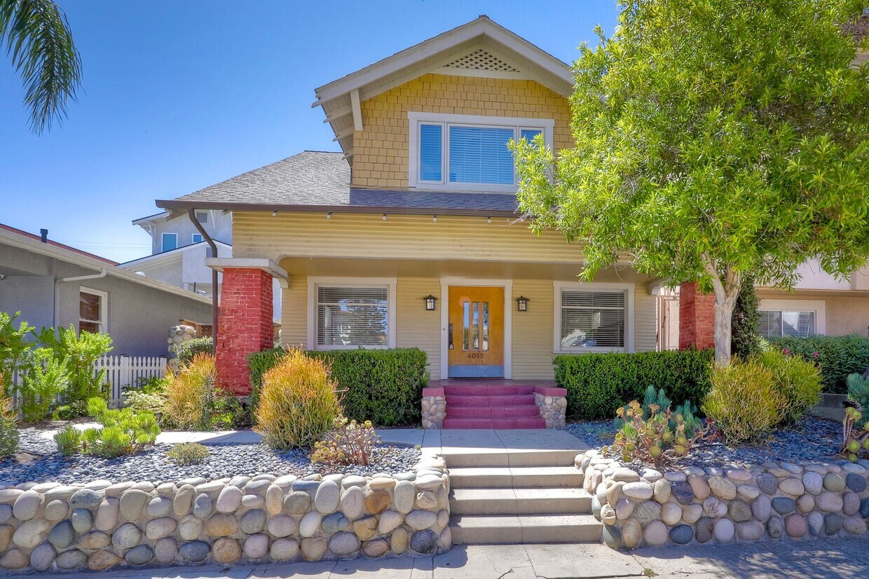 Primary Photo - 4052 Albatross St