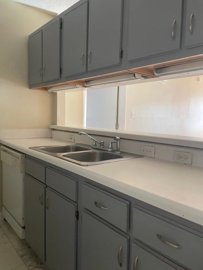 Building Photo - 1241 University Ct