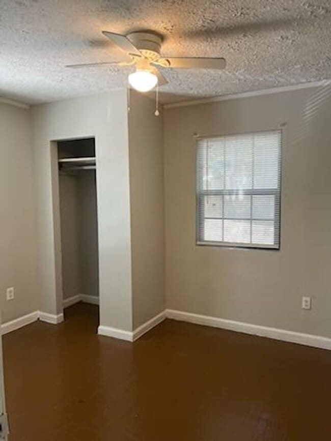 Building Photo - 2204 Roosevelt Ave