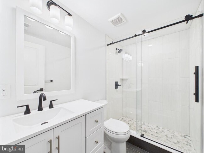 Building Photo - 1326 Grove St