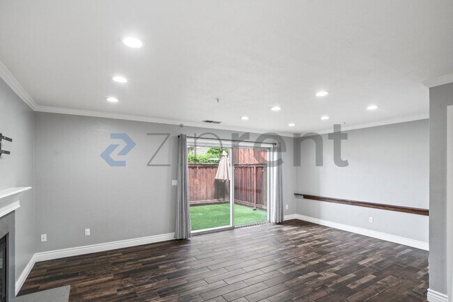 Foto del edificio - 5045 Hiller Ln