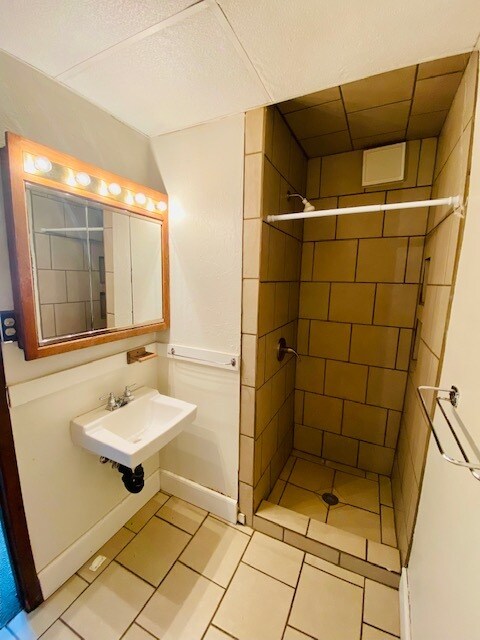 Foto del edificio - 1237 E Walnut St