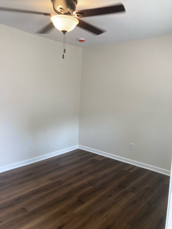 Building Photo - 110 W Willow Dr