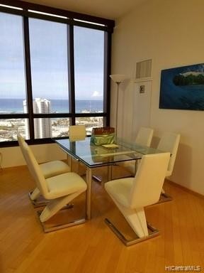 Building Photo - 725 Kapiolani Blvd