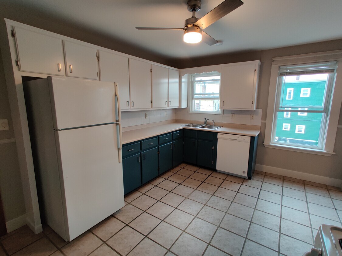 Cocina - 578 Dubuque St