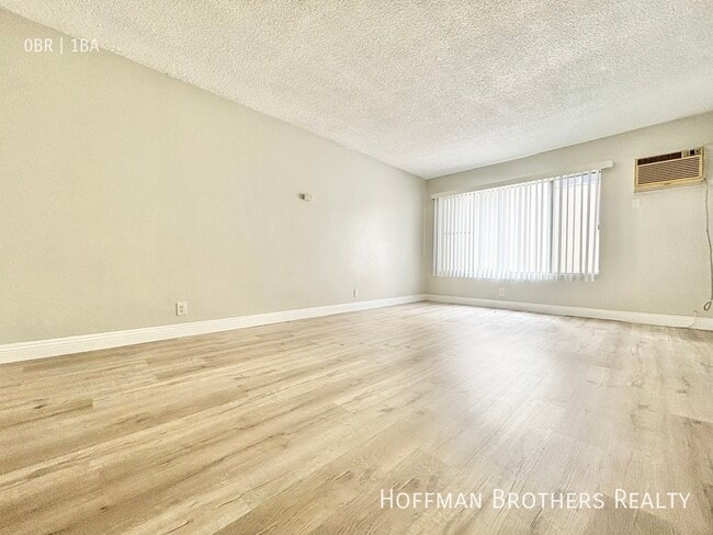 Foto del edificio - 5452 Sierra Vista Ave