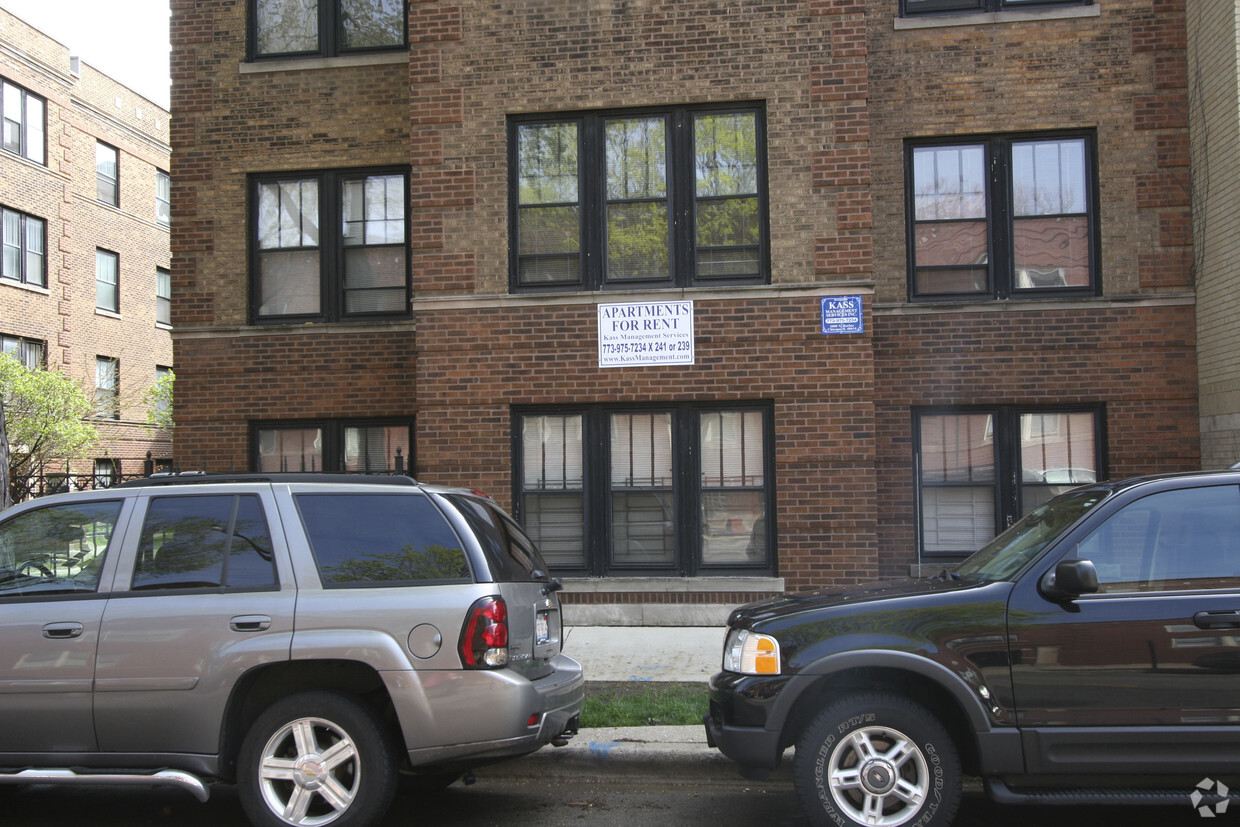 Building Photo - 3507 N. Racine Avenue Apartments