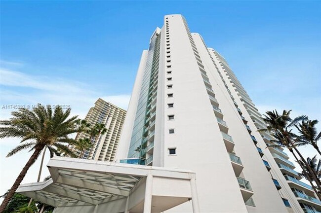 Building Photo - 16485 Collins Ave