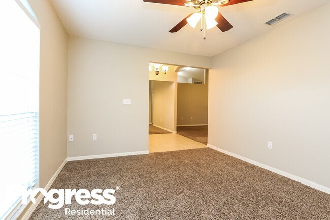 Building Photo - 5800 Driftwood Dr