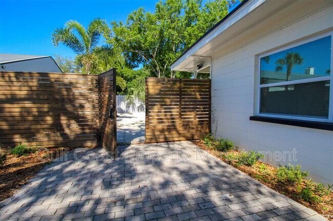 Building Photo - 243 N Lime Ave
