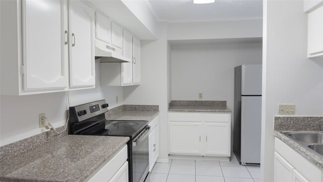 Building Photo - 9102 Benthos Dr