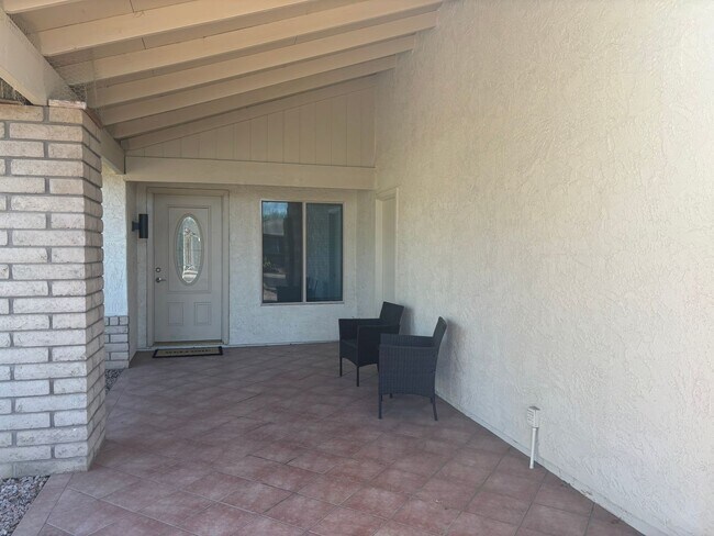 Foto del edificio - Discover comfortable seasonal living in Mesa, AZ with this well-appointed furnished & updated 2-b...