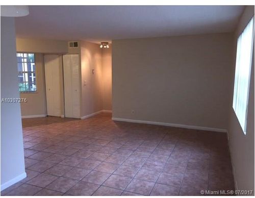 Foto del edificio - 8606 SW 3rd St