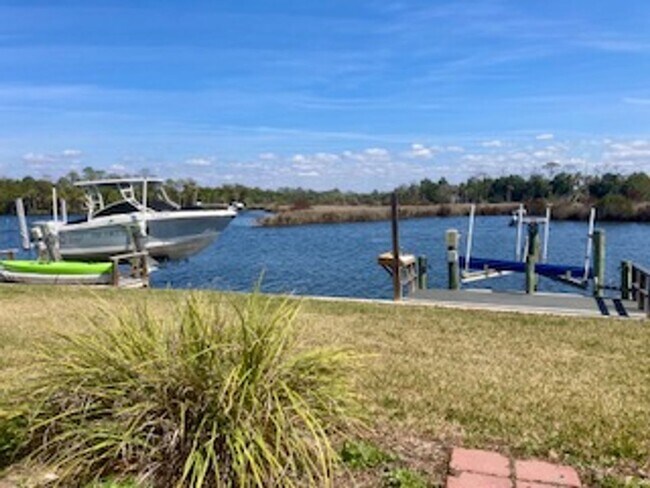 Building Photo - 11474 W Bayshore Dr