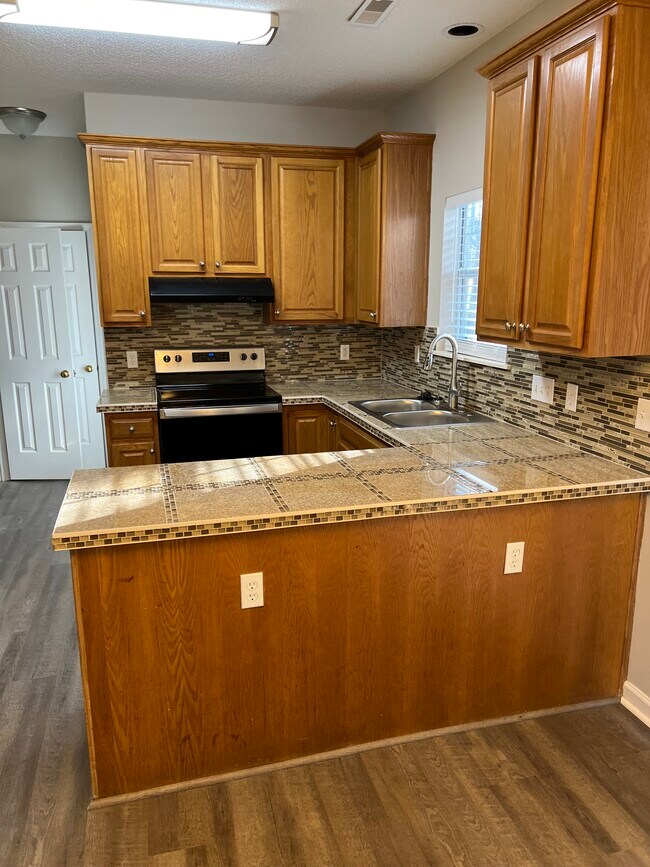 Foto del edificio - 8415 Bedford Green Ln