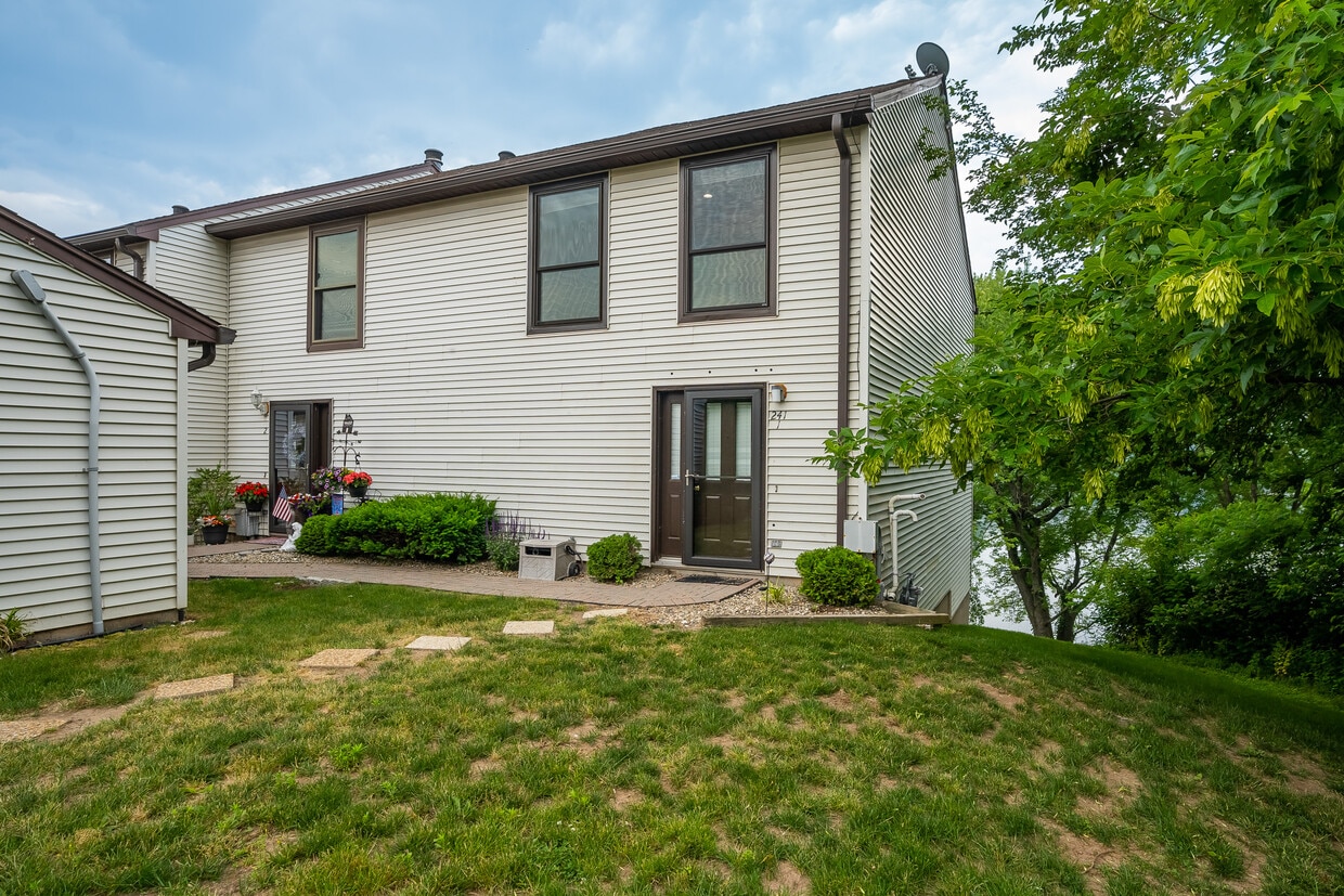 241 S Water St Unit 1, East Windsor, CT 06088 Condo for Rent in East