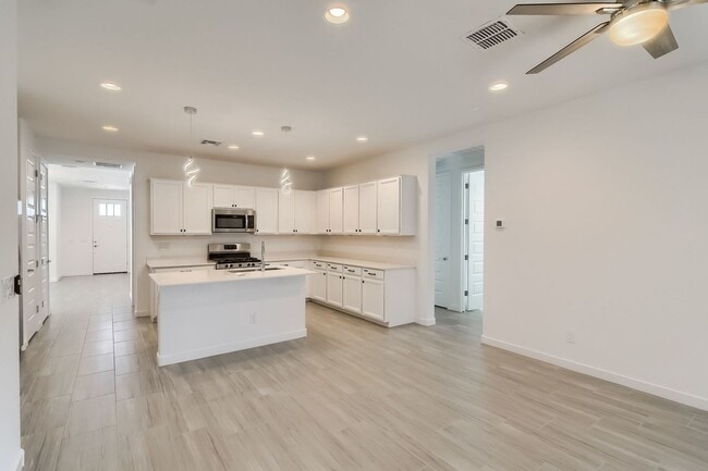 Building Photo - 8917 W Palo Verde Dr