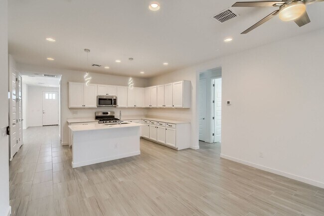 Foto del edificio - Three Bedroom Home in Glendale