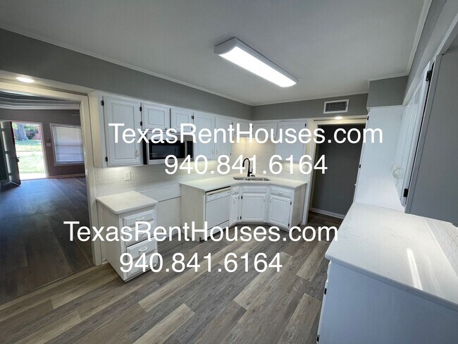 Foto del edificio - Newly Remodeled Home Across from Fain School