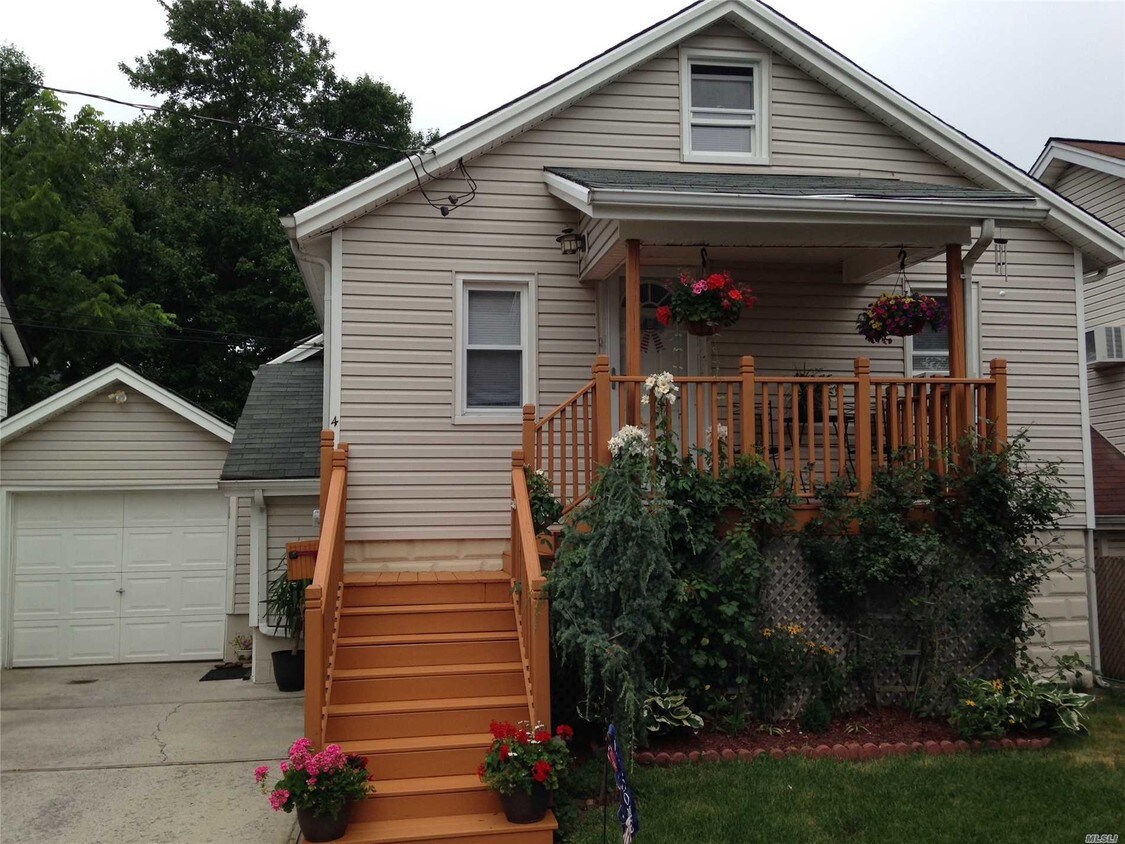 2314 Maple Grove Ct, Baldwin, NY 11510 House Rental in Baldwin, NY