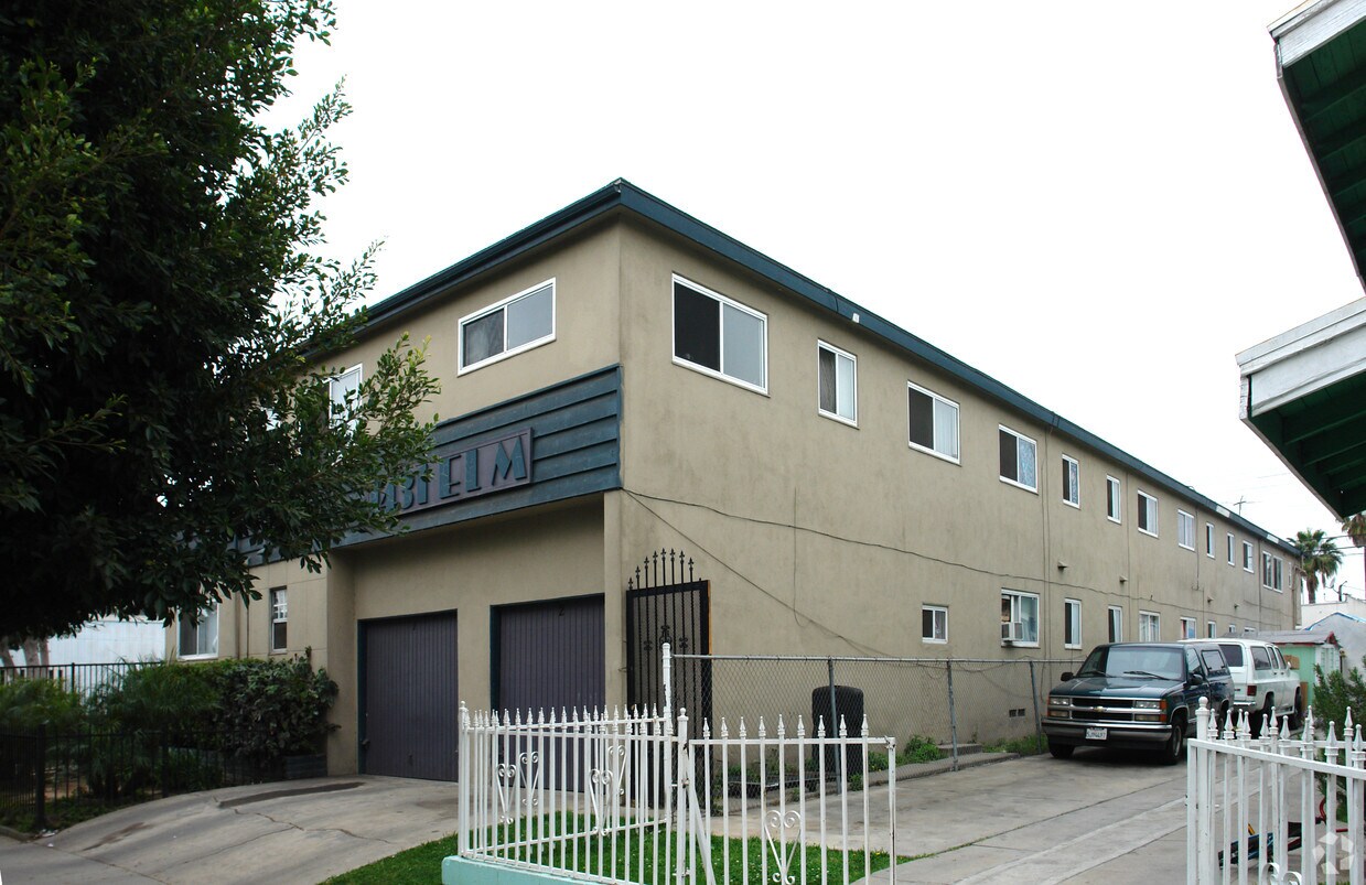 Building Photo - 1431 Elm Ave