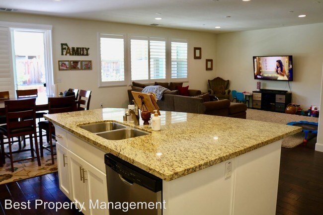 Foto del edificio - 4 br, 3 bath House - 732 Jennifer Street