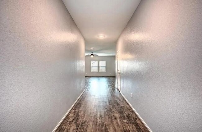 Foto del edificio - 817 Circle Wy
