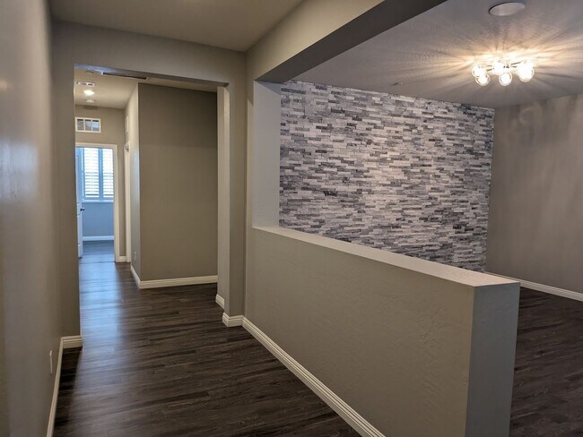 Foto del edificio - 4 bedroom Inspirada 1 story home
