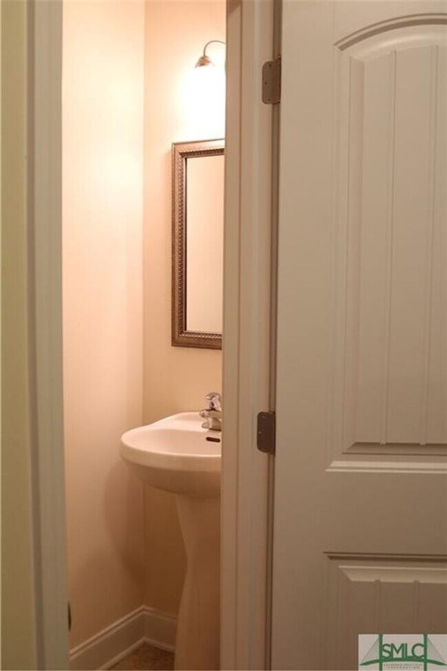 Building Photo - 3 bd/2bth Available 11/9