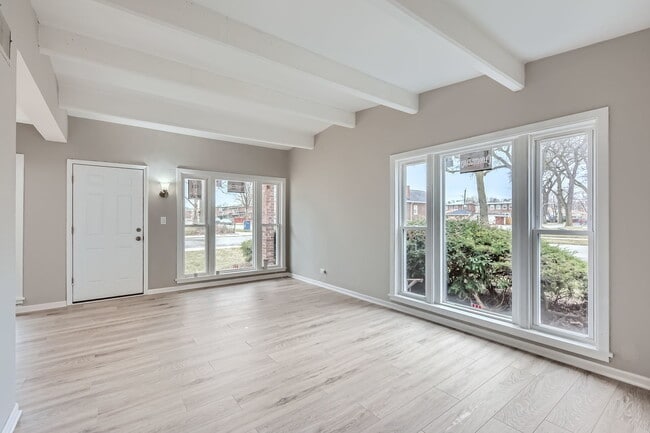 Building Photo - 236 E 92nd St