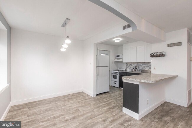 Foto del edificio - 4004 Lasher Rd